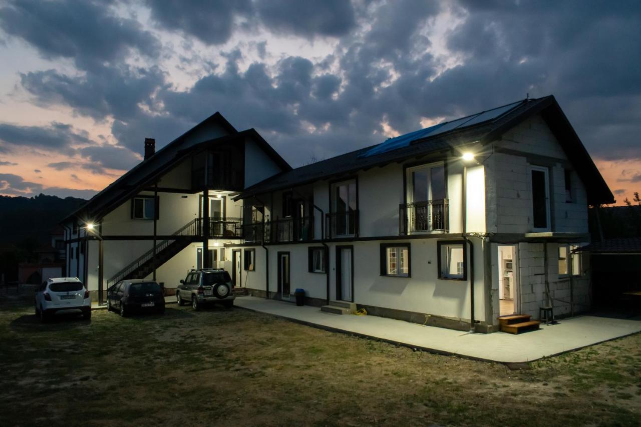 Casa Nevada Hotel Curtea de Argeş Buitenkant foto
